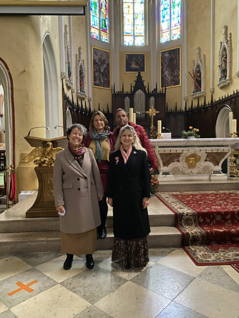 1 novembre 2020. Pont-Saint-Esprit (30), messe de la Toussaint, Nathalie est entourée de l’organiste Pascal Sabatier, de Thérèse Sabatier à la flûte et Hélène Sauvignon au chant.