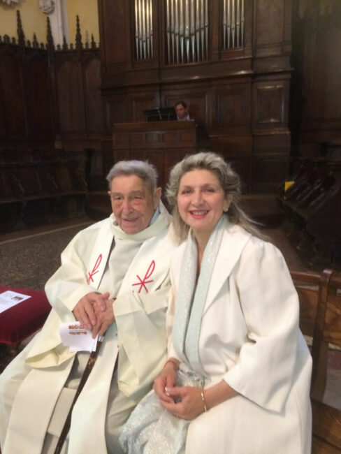 8 avril 2018. Pont-Saint-Esprit, messe pour le 100ème anniversaire du Père Arthur. Nathalie chante un Ave Maria.