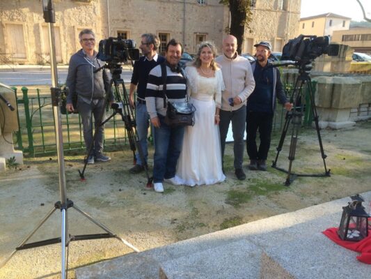 22 octobre 2018. Lodève, Monument aux Morts, Nathalie est filmée par France 3, pour le journal du 9 novembre prochain, en avant première des Commémorations de la Grande Guerre.