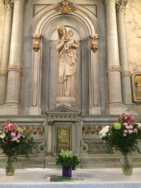 8 mai 2016. Cathédrale de Montpellier, messe pour la Paix en commémoration de l’Armistice de 1945, en présence des anciens combattants, participation chantée  » Ave Maria »