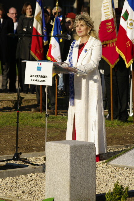 6 avril 2015. Les Eparges, création d’une œuvre de Nathalie Nicaud (chant et poème) en hommage à Maurice Genevoix et messe le matin à Fresnes en Woërle.