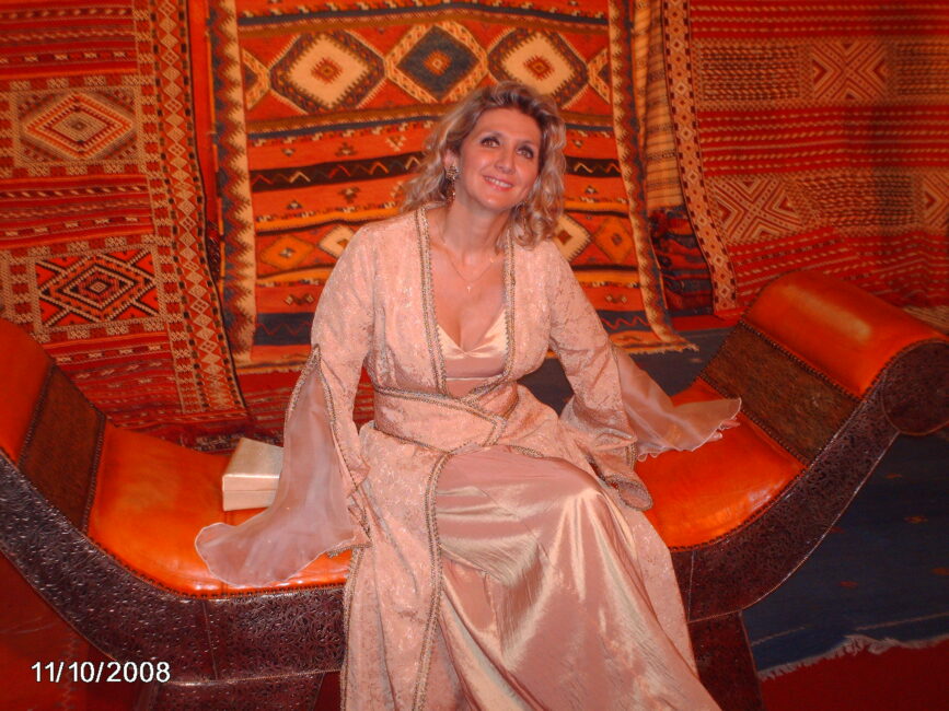 11 juin 2005. Nathalie en caftan marocain – Fès Maroc – Juin 2005