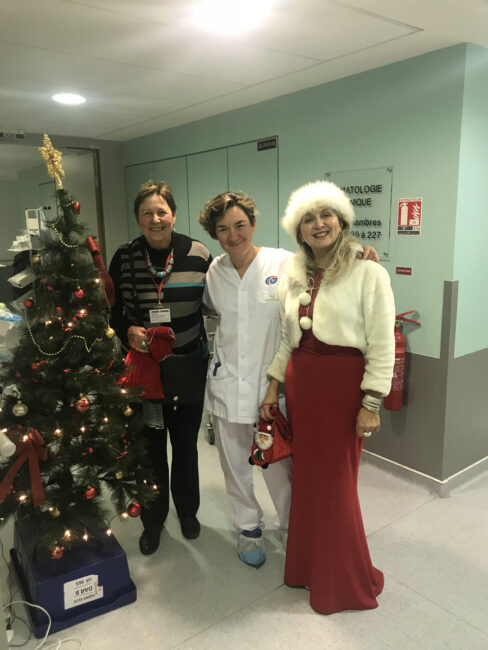 21 décembre 2017. Montpellier, Noël auprès des malades de l’Hôpital Gui de Chauliac avec Lucie, Chef de service et Monique de l’association JALMALV.