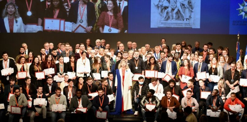 14 novembre 2021 à Montpellier (34), Nathalie chante La Marseillaise à l’Opéra Comédie pour la SMLH à l’occasion de la remise des prix des apprentis.