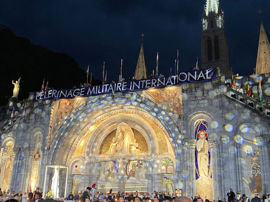 14 mai 2022. Lourdes (65), PMI, procession aux flambeaux.