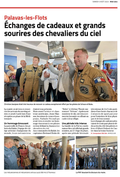 Jeudi 03 août 2023. Palavas-Les-Flots (34), au Phare, Nathalie chante « Les chevaliers du ciel » (opérette de 1955) pour les 70 ans de la Patrouille de France