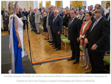 Samedi 14 octobre 2023. Cérémonie mémorielle Clermont-Ferrand (63), mairie, 60ème anniversaire de l’ANMONM du Puy-de-Dôme, Nathalie chante La Marseillaise, De Gaulle et pour clôturer la soirée, J’ai deux amours.