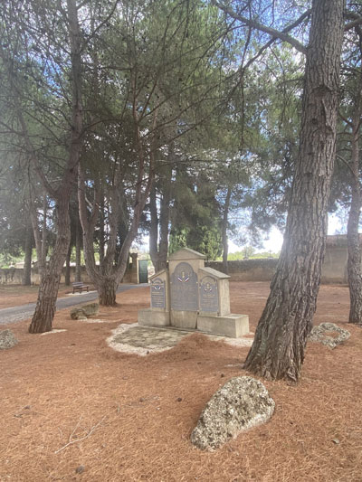 Jeudi 19 octobre 2023. Souvignargues (30), répétition avec les enfants au Monument aux Morts pour la cérémonie du 5 novembre prochain.