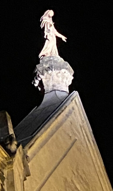 Samedi 16 décembre 2023. Montpellier (34), Chapelle des Pénitents Bleus, messe de mariage.