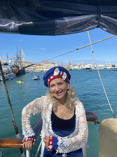 Jeudi 28 mars 2024. Sète (34), Escale à Sète, Miss liberty chante sur le Belem puis avec ses musiciens sur le Pascual Florès et la scène de la capitainerie.